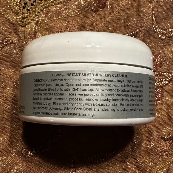 NEW! INSTANT SILVER JEWELRY CLEANER - COMES WITH TRAYS, BASKET, SOLUTION & CLOTH - Picture 2 of 3